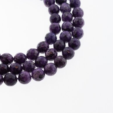 Kinų baltas žadeitas, natūralus, dažytas, briaunuotas, apvali forma, #51 tamsiai violetinė spalva su juodais taškeliais, 37-39 cm/gija, 6, 8, 10, 12 mm
